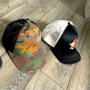BUNDLE 2 men ball caps! Excellent used condition🧢 Adjustable- trucker hat